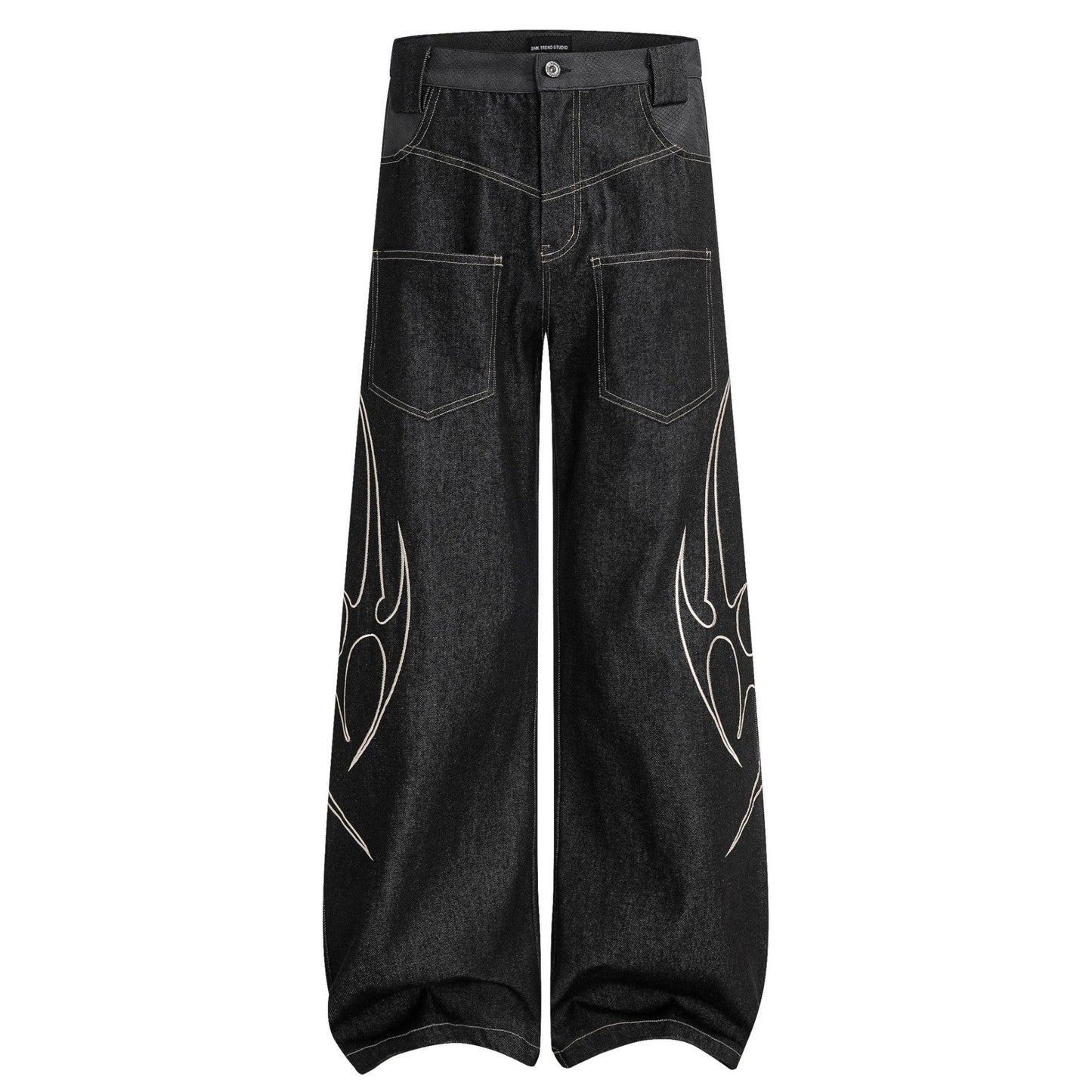 【4/1 發售】菱格紋皮質 刺繡火焰圖騰 彎刀丹寧褲