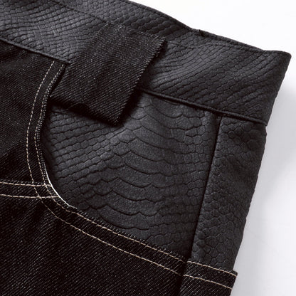 【4/1 發售】菱格紋皮質 刺繡火焰圖騰 彎刀丹寧褲