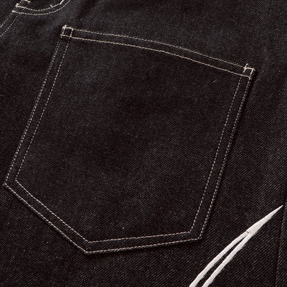 【4/1 發售】菱格紋皮質 刺繡火焰圖騰 彎刀丹寧褲