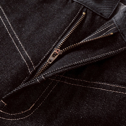 【4/1 發售】菱格紋皮質 刺繡火焰圖騰 彎刀丹寧褲