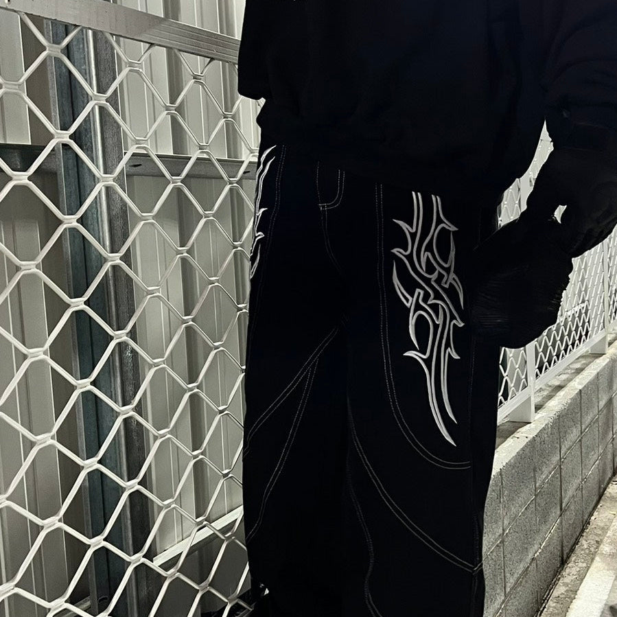 【ÆXON】刺繡火焰 高階彎刀丹寧褲